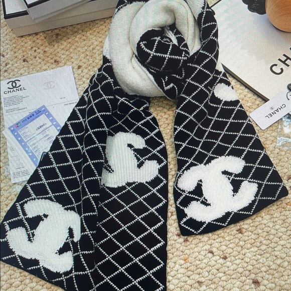 CHANEL Monochrome Logo Scarf - Picture 1 of 6
